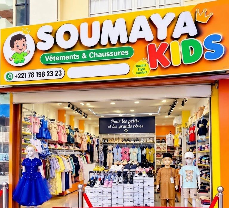 Façade de la boutique Soumaya Kids au Marché Dior à Dakar : vêtements et chaussures pour enfants